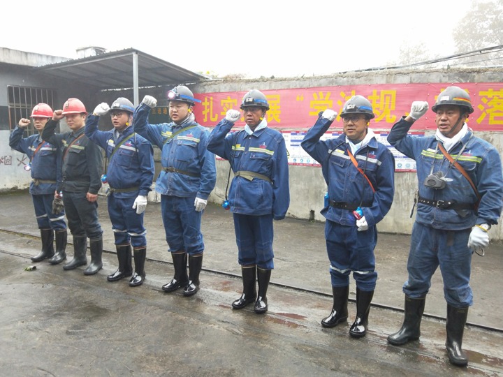 集团党委副书记、总经理高建嵩带队到四角地煤矿查抄领导安全出产工作