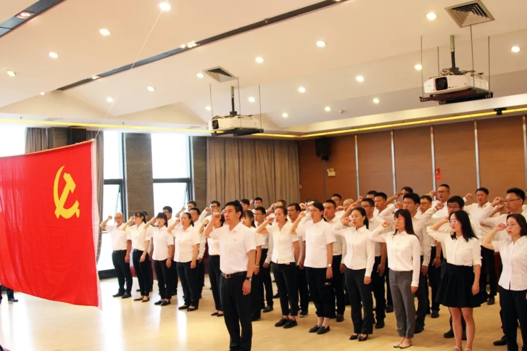 云煤集团党委进行2021年新党员集中入党宣誓典礼