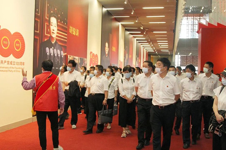 云煤（yl6809永利）集团党委组织宽大干部职工参观云南省庆祝中国共产党成立100周年成就展