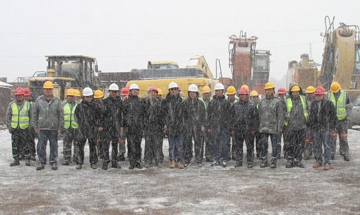 云煤（yl6809永利）集团党委副书记、总经理高建嵩到前锋煤业公司慰问一线出产人员