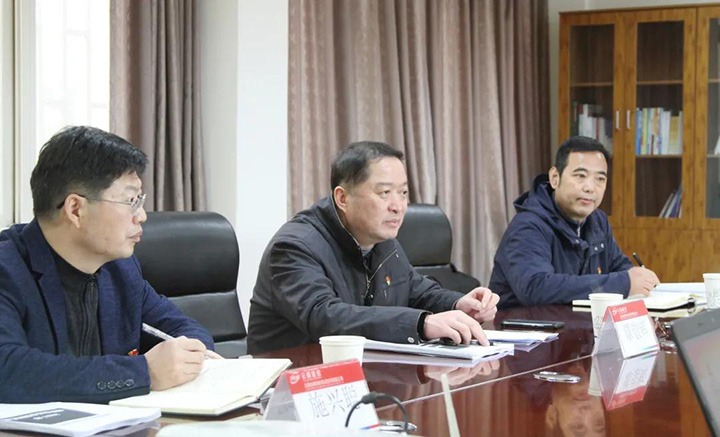 云煤（yl6809永利）集团党委委员、纪委书记覃崇辉到煤炭机电试验所发展春节送温暖慰问活动