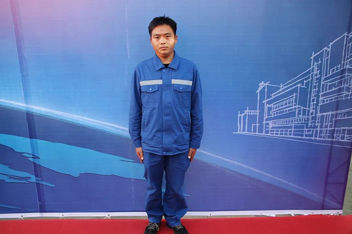 在岗位上坚守，在平庸中出彩——省十八届职工职业技术大赛掘进机司机技术状元王福刚诠释“工匠心灵”