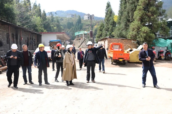 云煤（yl6809永利）集团党委委员、财政总监莫晓丹到富源联结煤业有限公司调研