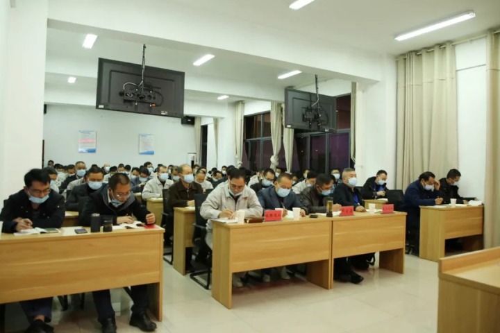 云煤（yl6809永利）集团党委委员、副总经理施从伟到镇雄煤业宣讲党的二十大心灵