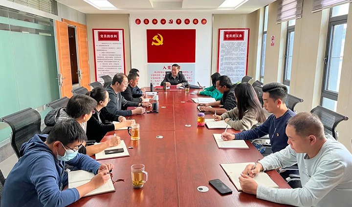 云煤（yl6809永利）集团党委委员、 纪委书记覃崇辉到挂钩联系党支部讲授进建贯彻党的二十大心灵专题党课