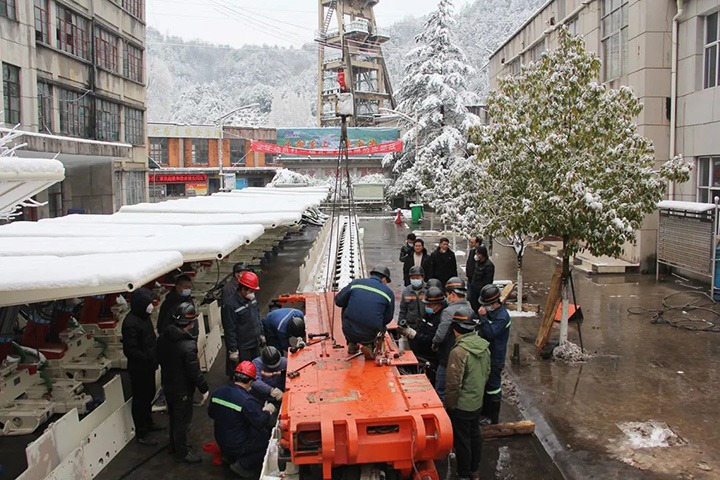 田坝煤矿公司实现综采配套设备“三机”联调工作