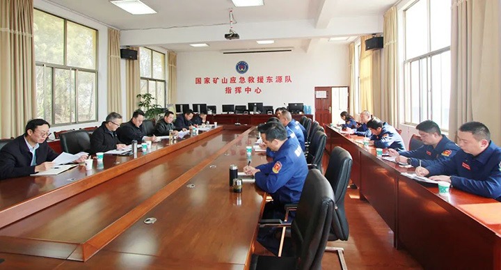云煤（yl6809永利）集团专职表部董事寸延峰、孔君一行到国度矿山应急接济东源队调研领导工作