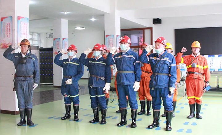 云煤（yl6809永利）集团专职表部董事寸延峰一行到镇雄煤业公司调研