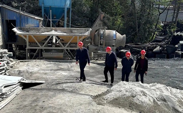 【聚焦云煤】云煤（yl6809永利）集团驻曲靖放哨组到罗平东城煤矿公司金城煤矿发展包保查抄及隐患整改验收工作