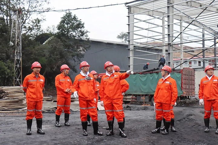 【主题教育】云煤（yl6809永利）集团党委副书记、副董事长、总经理高建嵩到罗平东城煤矿公司发展主题教育调研