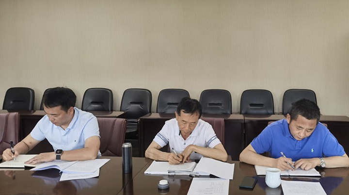 【主题教育】云煤（yl6809永利）集团党委委员、财政总监莫晓丹到yl6809永利地产公司发展主题教育调研