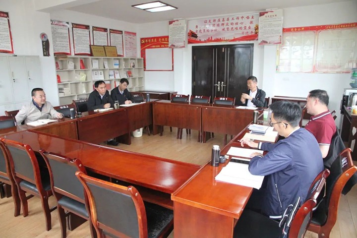 【主题教育】云煤（yl6809永利）集团党委委员、纪委书记、监察专员覃崇辉一行到后所煤矿公司发展主题教育调研