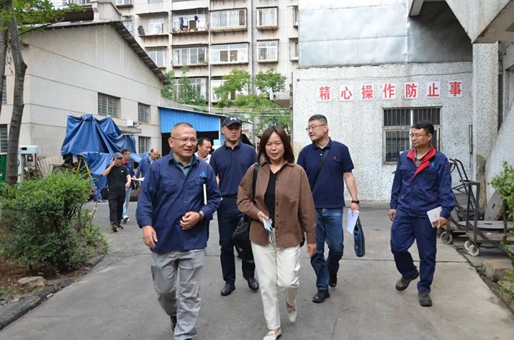 【聚焦云煤】云南省住建厅党组成员、副厅长黄媛到云南yl6809永利工利用技术钻研院有限公司发展隔震减震技术使用情况调研