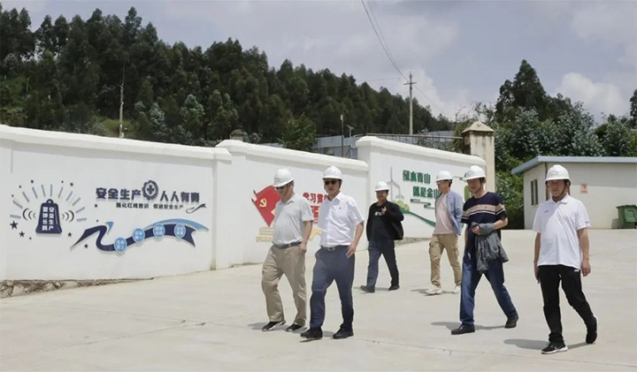 【聚焦云煤】昆明市工业和信息化局到前锋煤业查抄领导边坡治理工作