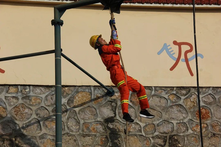 【聚焦云煤】国度矿山应急接济东源队积极备战十二届全国矿山接济技术较量