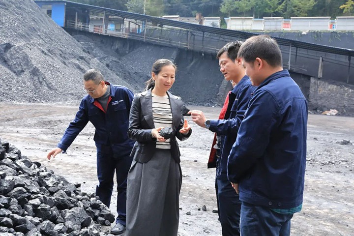 【基层调延卓云煤（yl6809永利）集团党委委员、财政总监莫晓丹一行到富源联结煤业有限公司发展出产经营调研