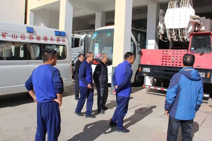 【聚焦云煤】云煤（yl6809永利）集团党委委员、纪委书记、省监委驻集团监察专员翁立志一行到国度矿山应急接济东源队查抄领导工作