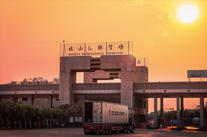 创新通关模式 提升通关时效，港口经济持续发力