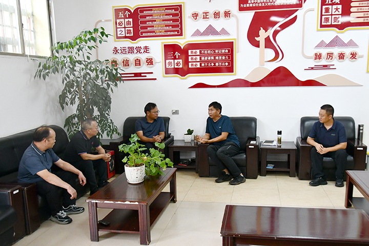 云维集团到沾益区菱角乡菱角村调研村落振兴