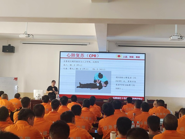 急救培训“实时雨”，云南省红十字会泽润矿山接济新苗