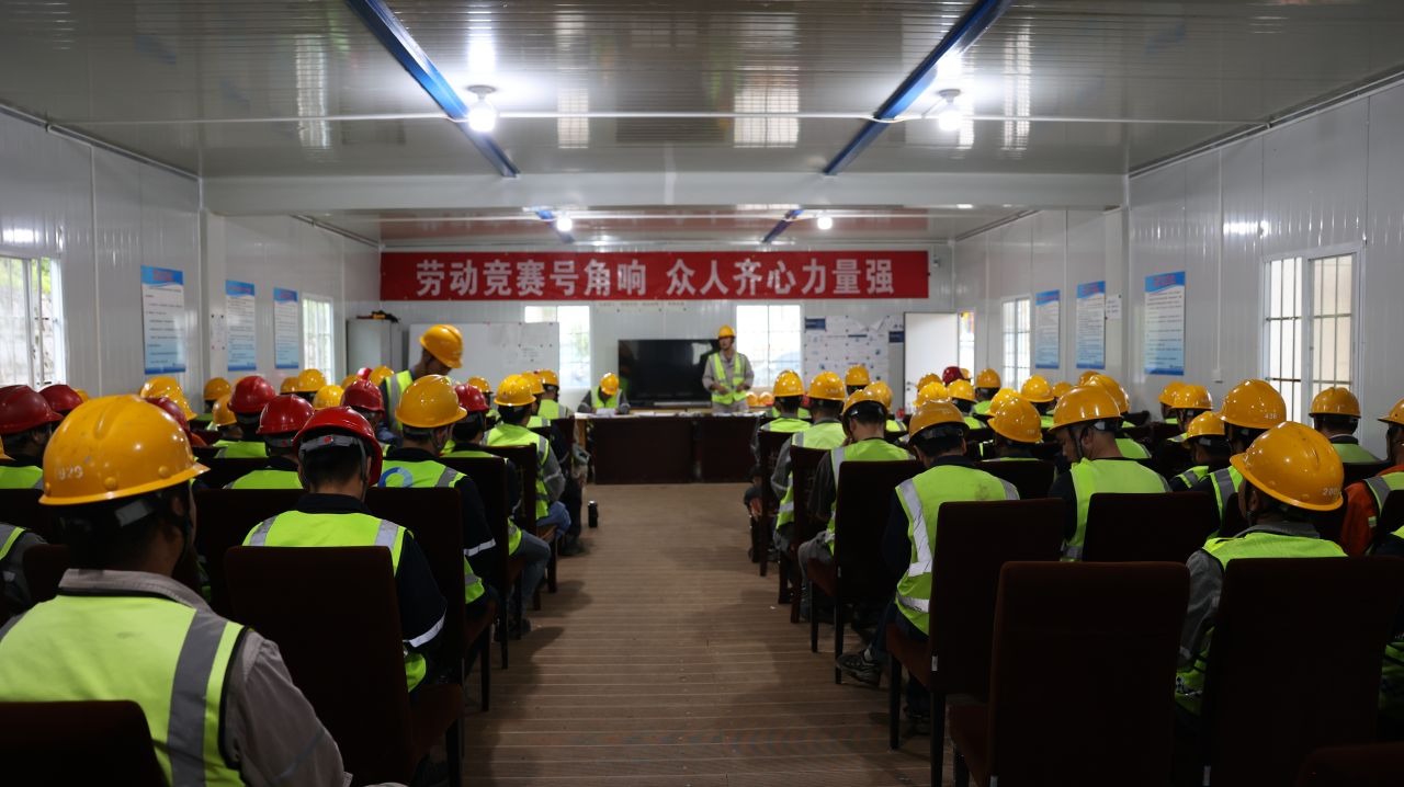 煤海竞帆船，拼搏铸鲜丽——前锋煤衣吠动较量奏响奋进乐章