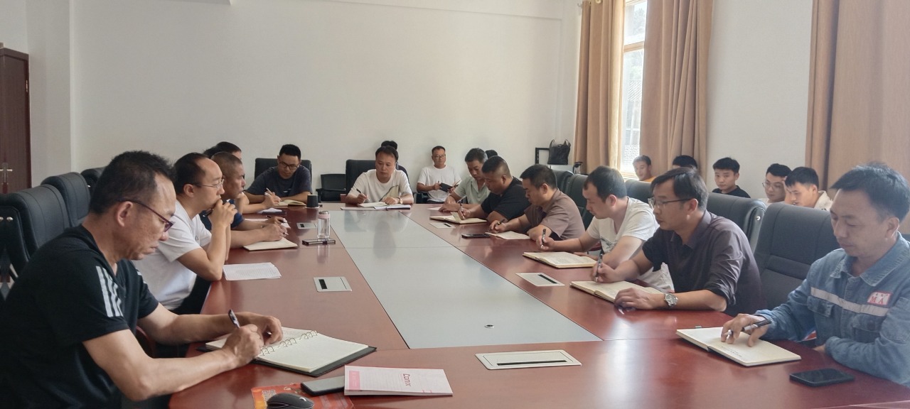 宁洱盛利煤业有限公司组织召开进建煤炭产业政策及近期沉要司法律规宣讲活动