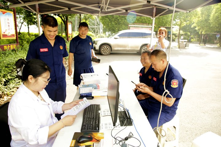以热血为灯，照亮性命之路——镇雄煤业爱心献血活动暖心闭幕